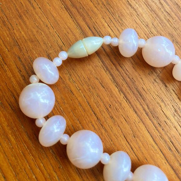 Vintage 1930s Translucent Pink Catalin Bead Necklace with Hibiscus Decal - Picture 9 of 10